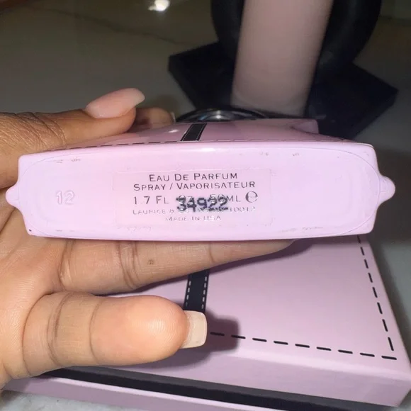 Bond No. 9 Madison Avenue Pink Perfume - Picture 2 of 5